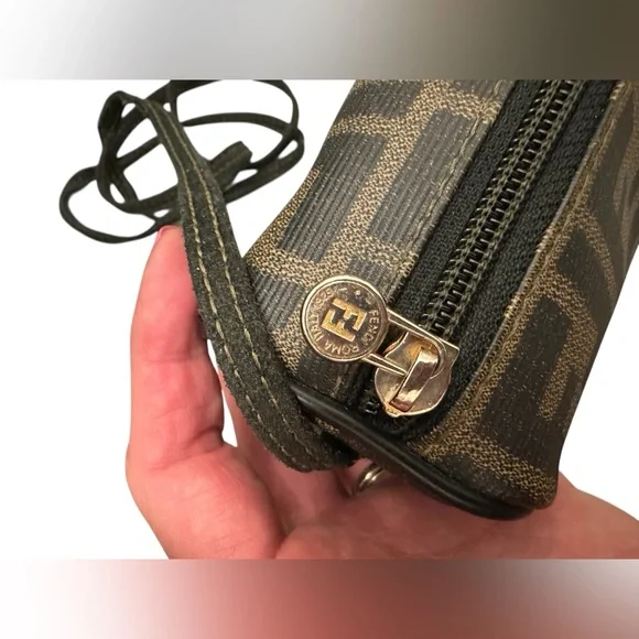 FENDI Zucca Monogram Crossbody Clutch Bag Vintage 2001 Collection Excellent Cond - Picture 4 of 11